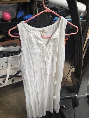 Cloth & People White Sleeveless Embroidered Tunic